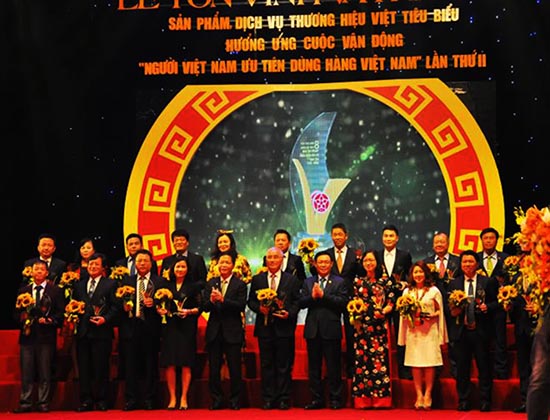 Công Ty Việt Phố dinh dự nhận giải thưởng thương hiệu môi trường Việt